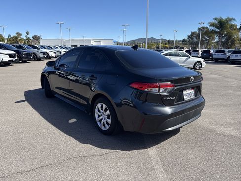 Used 2021 Toyota Corolla LE image 3
