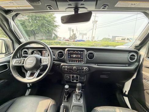 Used 2018 Jeep Wrangler Unlimited Sahara AWD/4WD image 18
