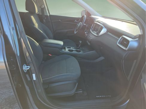 Used 2017 Kia Sorento LX 4D Sport Utility w/ LX Convenience Package image 17