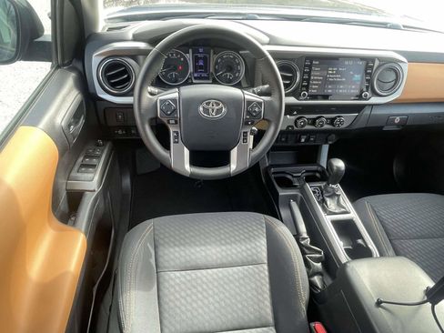 Used 2020 Toyota Tacoma SR5 image 11