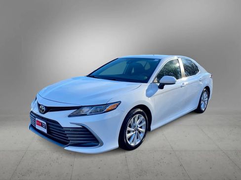 Used 2023 Toyota Camry LE image 7