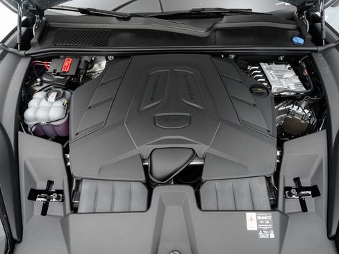 New 2025 Porsche Cayenne image 27