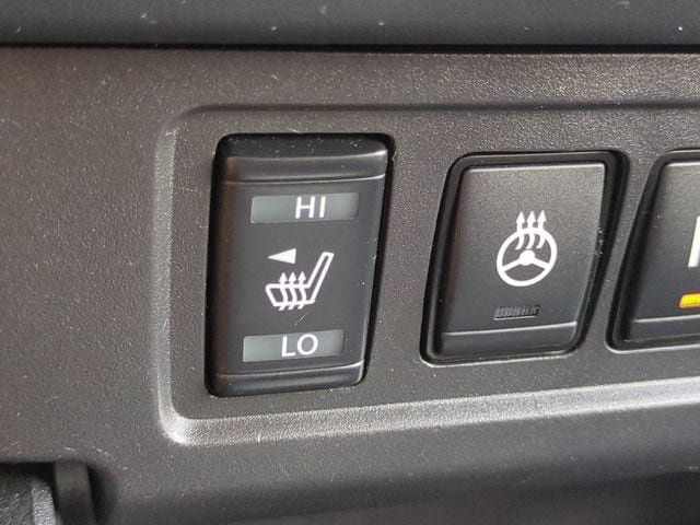 Used 2022 Nissan Frontier SV AWD/4WD image 22