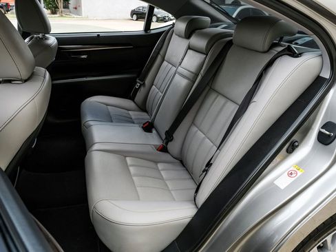 Used 2018 Lexus ES 350 w/ Ultra Luxury Package FWD image 39