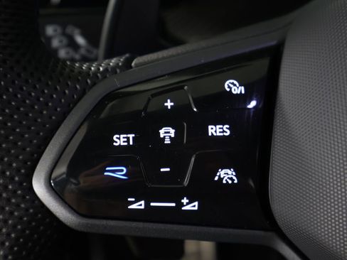 Used 2024 Volkswagen Golf R AWD/4WD image 47