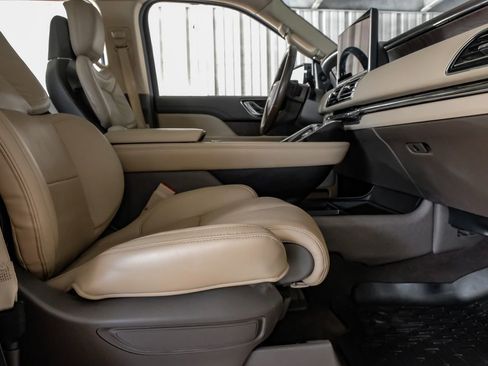Used 2022 Lincoln Navigator L Reserve AWD/4WD image 32