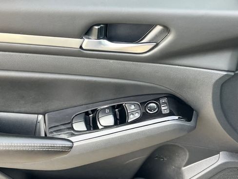 Used 2023 Nissan Altima 2.5 SV image 13