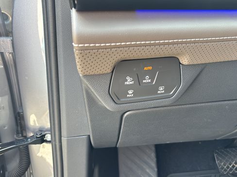 Used 2025 Volkswagen Atlas SEL AWD/4WD image 22