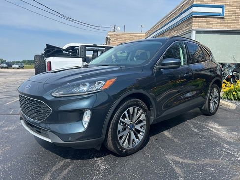 Used 2022 Ford Escape Titanium w/ Class II Trailer Tow Package image 3