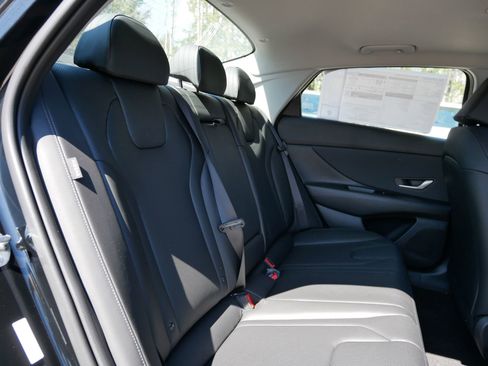 Certified 2024 Hyundai Elantra Limited image 11