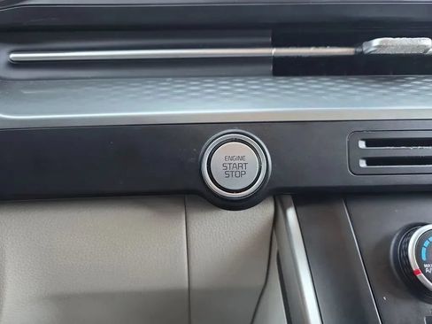 Used 2023 Kia Carnival LX w/ Paint Protection Package FWD image 31