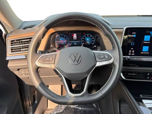 Used 2024 Volkswagen Atlas SE FWD image 12