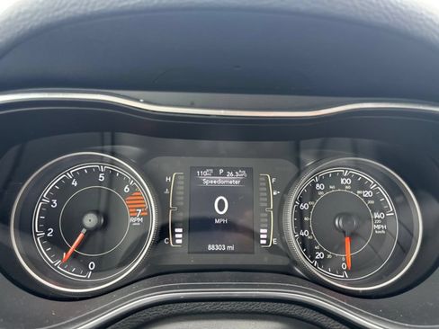 Used 2019 Jeep Cherokee Latitude Plus FWD image 10