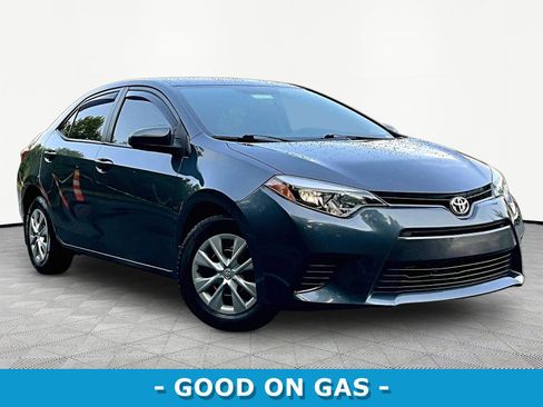 Used 2015 Toyota Corolla LE FWD image 3