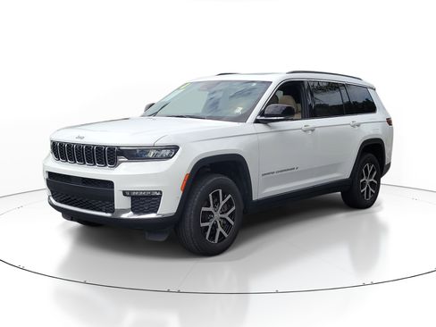 Used 2024 Jeep Grand Cherokee L Limited w/ Luxury Tech Group II RWD image 3