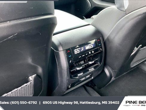 Used 2023 Jeep Grand Cherokee L Summit w/ Luxury Tech Group V image 24