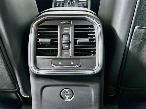 Certified 2026 Porsche Macan AWD/4WD image 26