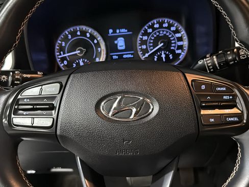 Used 2022 Hyundai Venue Limited w/ Cargo Package FWD image 11