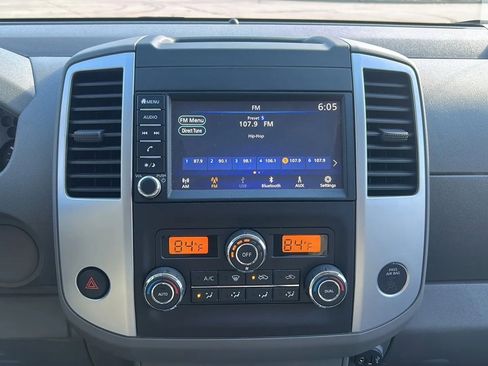 Used 2021 Nissan Frontier SV w/ Midnight Edition Floor Mats image 17