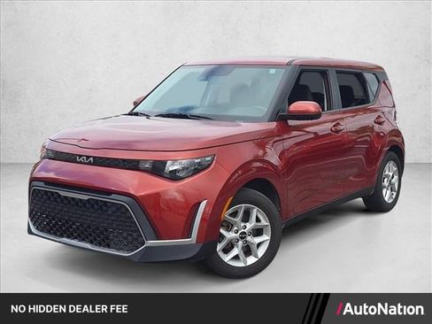 Used 2024 Kia Soul LX w/ Option Group 015 FWD image 1