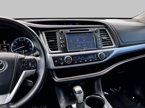 Used 2015 Toyota Highlander XLE AWD/4WD image 6
