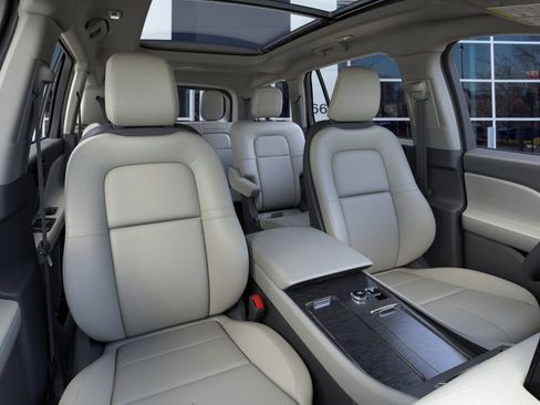 New 2025 Lincoln Aviator AWD image 10