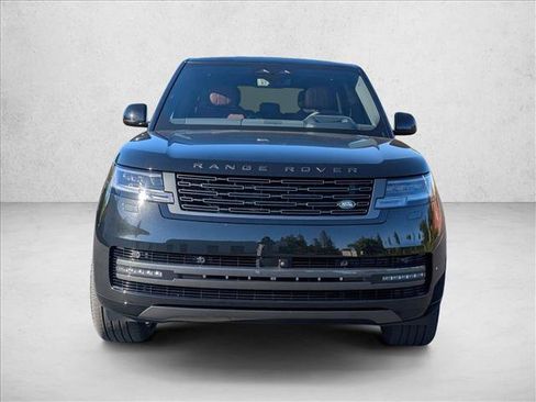 Used 2025 Land Rover Range Rover SE AWD/4WD image 2