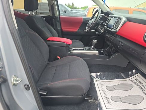 Used 2020 Toyota Tacoma SR5 RWD image 13
