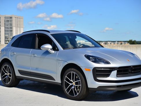 Used 2026 Porsche Macan image 7