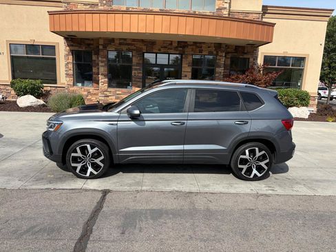 Used 2022 Volkswagen Taos SEL AWD/4WD image 2