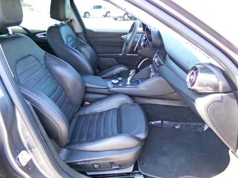 Used 2017 Alfa Romeo Giulia Ti w/ TI 19" Sport Package image 16