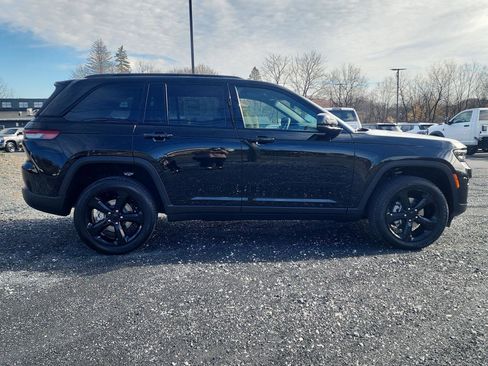 New 2025 Jeep Grand Cherokee Altitude image 4