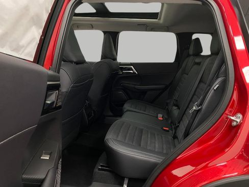 New 2025 Mitsubishi Outlander SE image 29