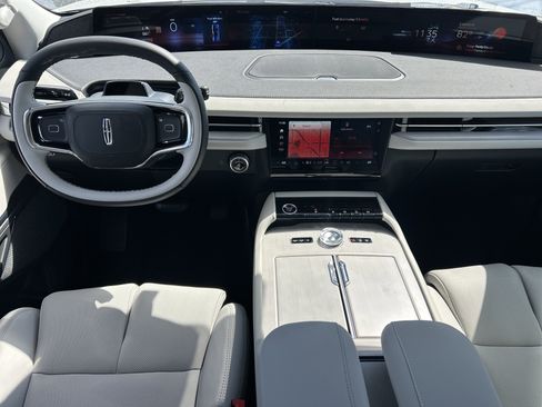 New 2025 Lincoln Navigator Reserve image 13