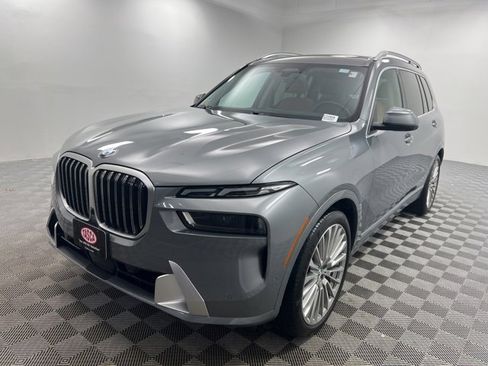 Used 2024 BMW X7 xDrive40i image 2