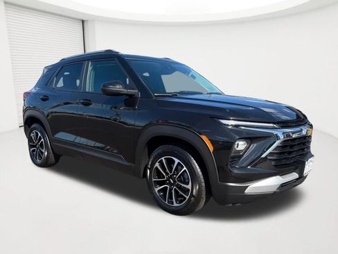 Used 2024 Chevrolet TrailBlazer LT FWD image 3