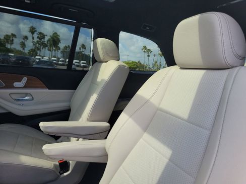 Certified 2025 Mercedes-Benz GLS 450 4MATIC image 15