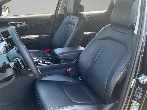 Certified 2025 Kia Sportage EX AWD/4WD image 21