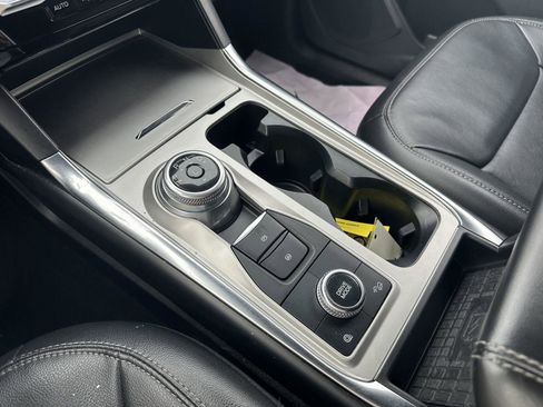 Used 2022 Ford Explorer Limited w/ Equipment Group 301A image 10