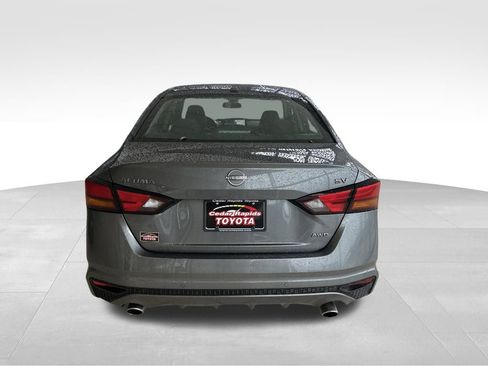 Used 2024 Nissan Altima 2.5 SV w/ SV Premium Package image 4