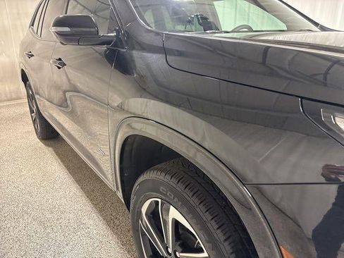 Used 2025 Buick Enclave Sport Touring image 9