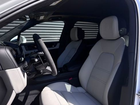 New 2026 Porsche Cayenne GTS image 5