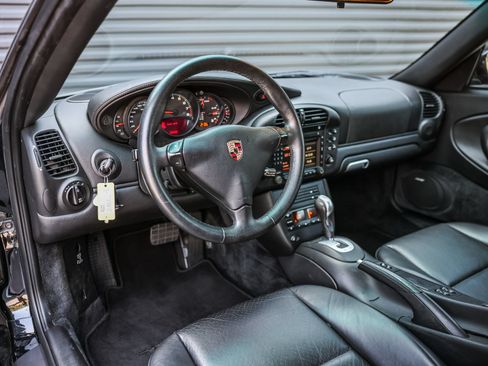 Used 2004 Porsche 911 Carrera 4S AWD/4WD image 4