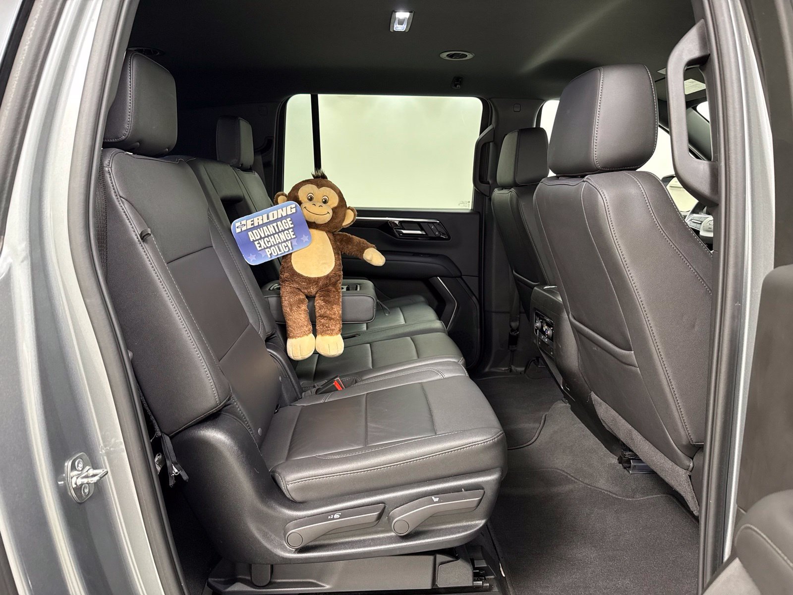 Used 2025 Chevrolet Suburban Z71 AWD/4WD image 30