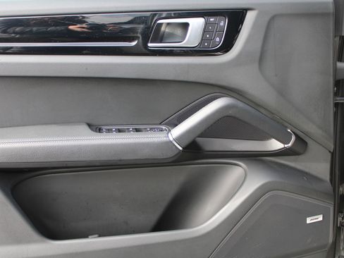 Used 2022 Porsche Cayenne image 13