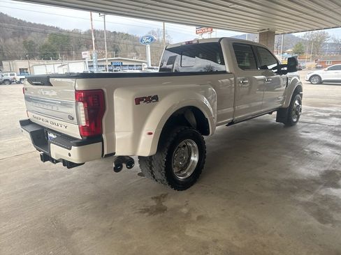 Used 2018 Ford F450 Limited image 4