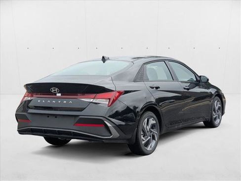 New 2025 Hyundai Elantra Sport image 2