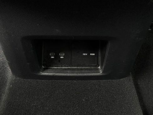 Used 2025 Volkswagen Atlas Cross Sport SE image 21