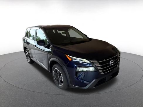 Used 2025 Nissan Rogue SV FWD image 3