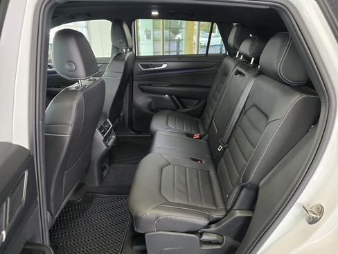 New 2024 Volkswagen Atlas Cross Sport SEL R-Line image 28